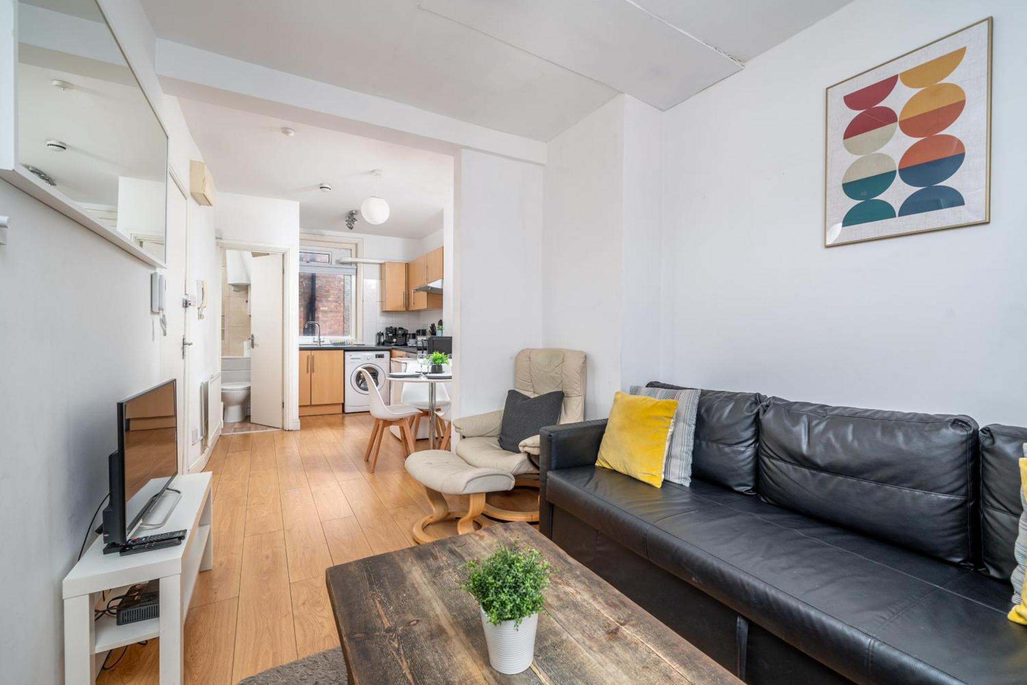 Carnaby & Oxford Street - Central Soho - One Bedroom - Double Bed & Sofabed